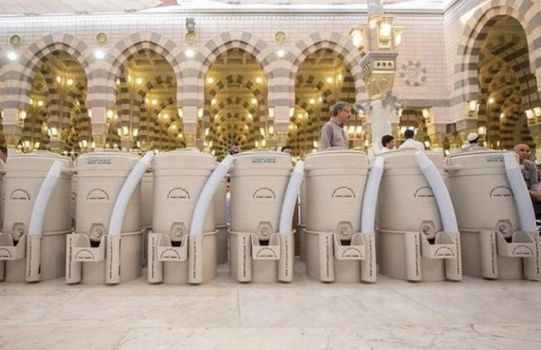 Keistimewaan Air Zamzam Sejarah dan Maknanya bagi Jamaah Umroh - salma tour