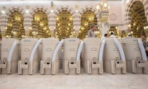 Keistimewaan Air Zamzam Sejarah dan Maknanya bagi Jamaah Umroh - salma tour